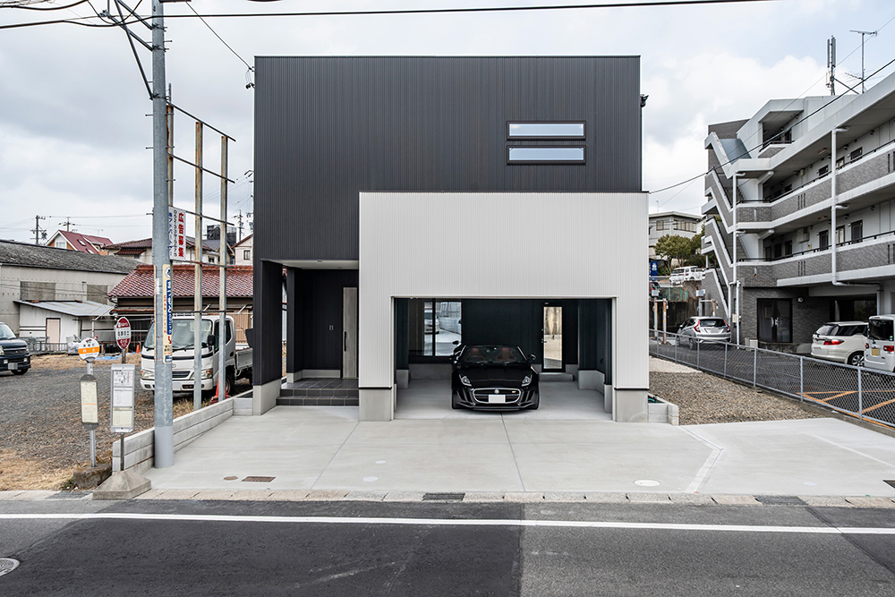 愛車とともに暮らす家