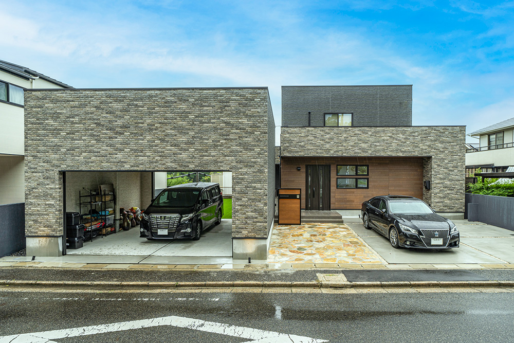 おうち時間を楽しむ大きな中庭のある家