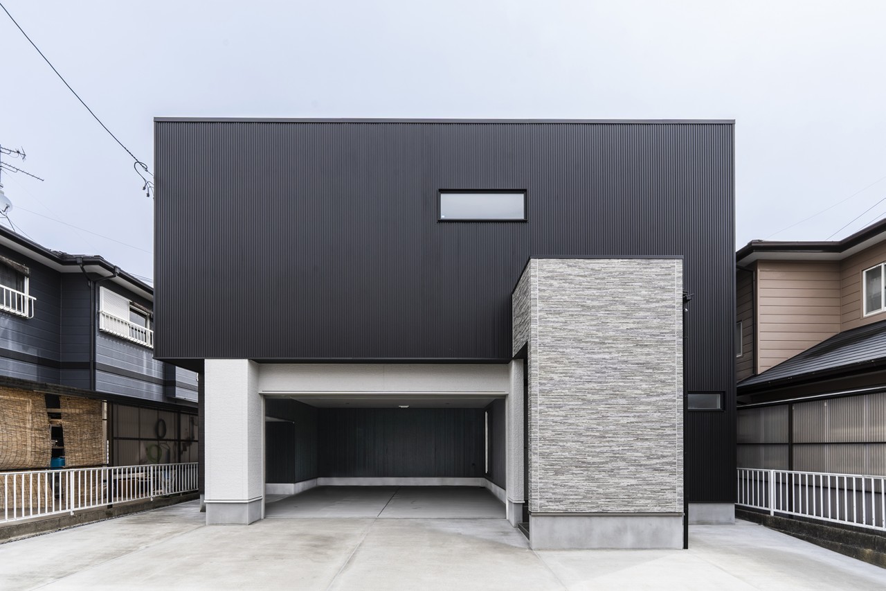 モダン×くつろぎを叶えたガレージハウス